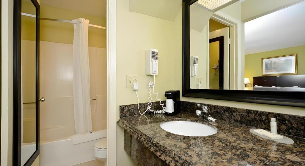 Motel Super 8 By Wyndham Northwest 2*
