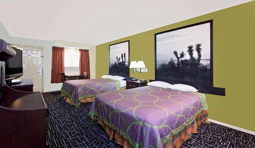 Super 8 By Wyndham Northwest