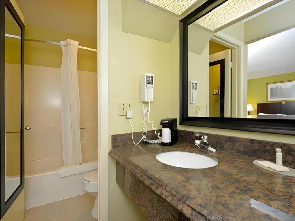 Super 8 By Wyndham Northwest 2*