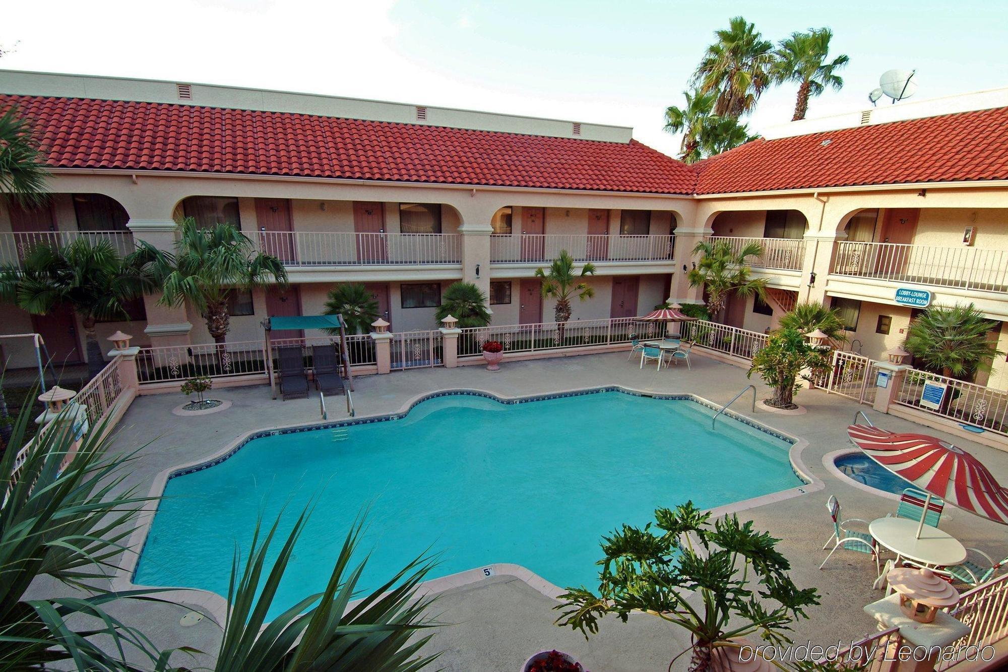 Super 8 By Wyndham Northwest 2*