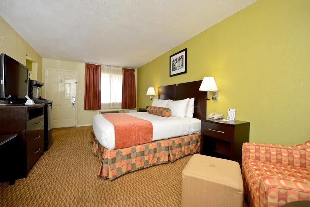 Motel Super 8 By Wyndham Northwest 2*