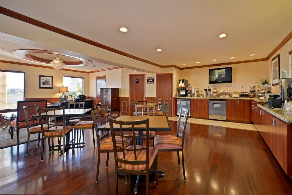 Super 8 By Wyndham Northwest Motel