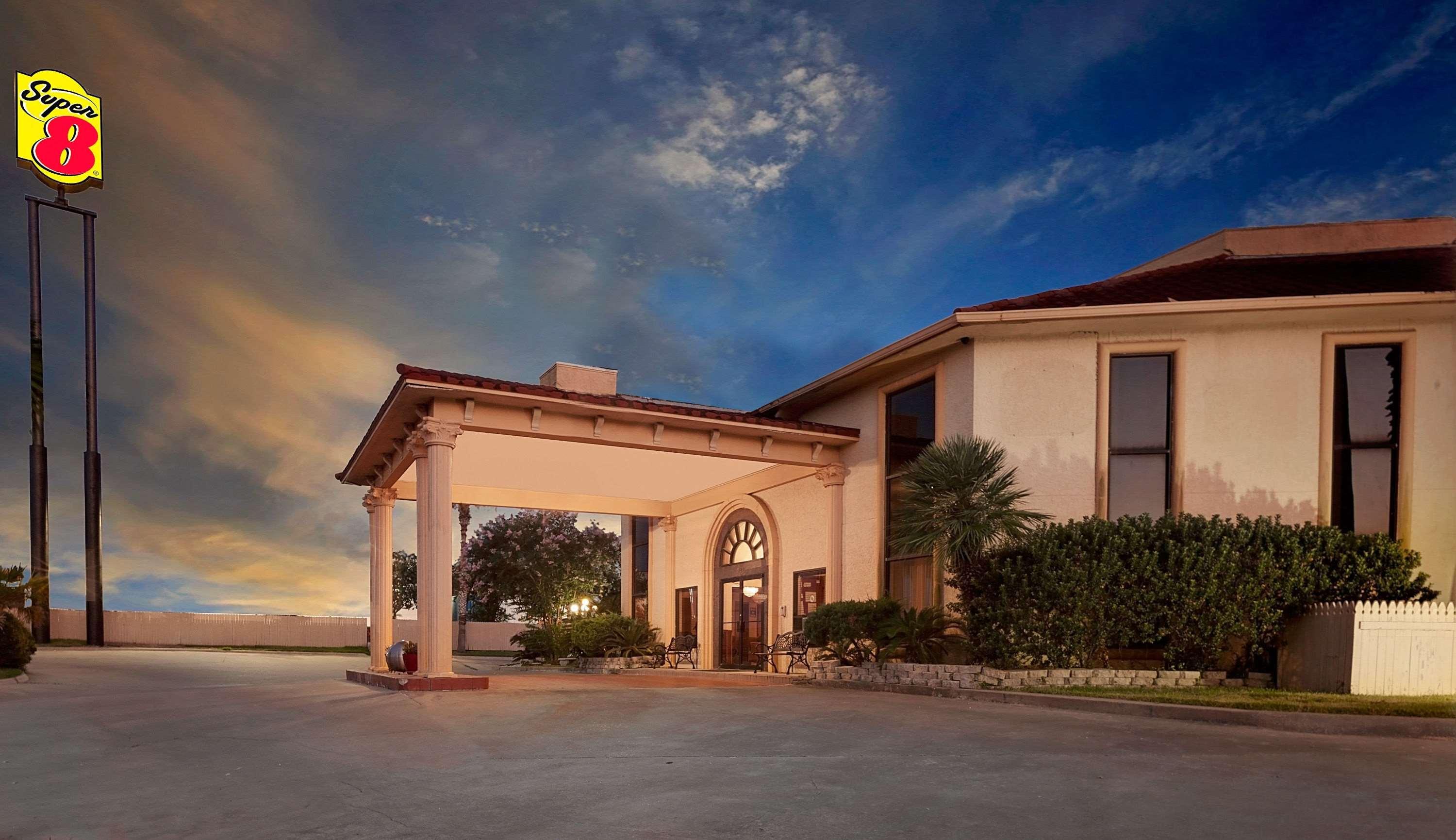 Super 8 By Wyndham Northwest Motel 2*