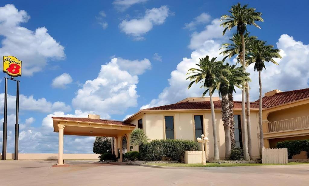 Super 8 By Wyndham Northwest Motel Corpus Christi