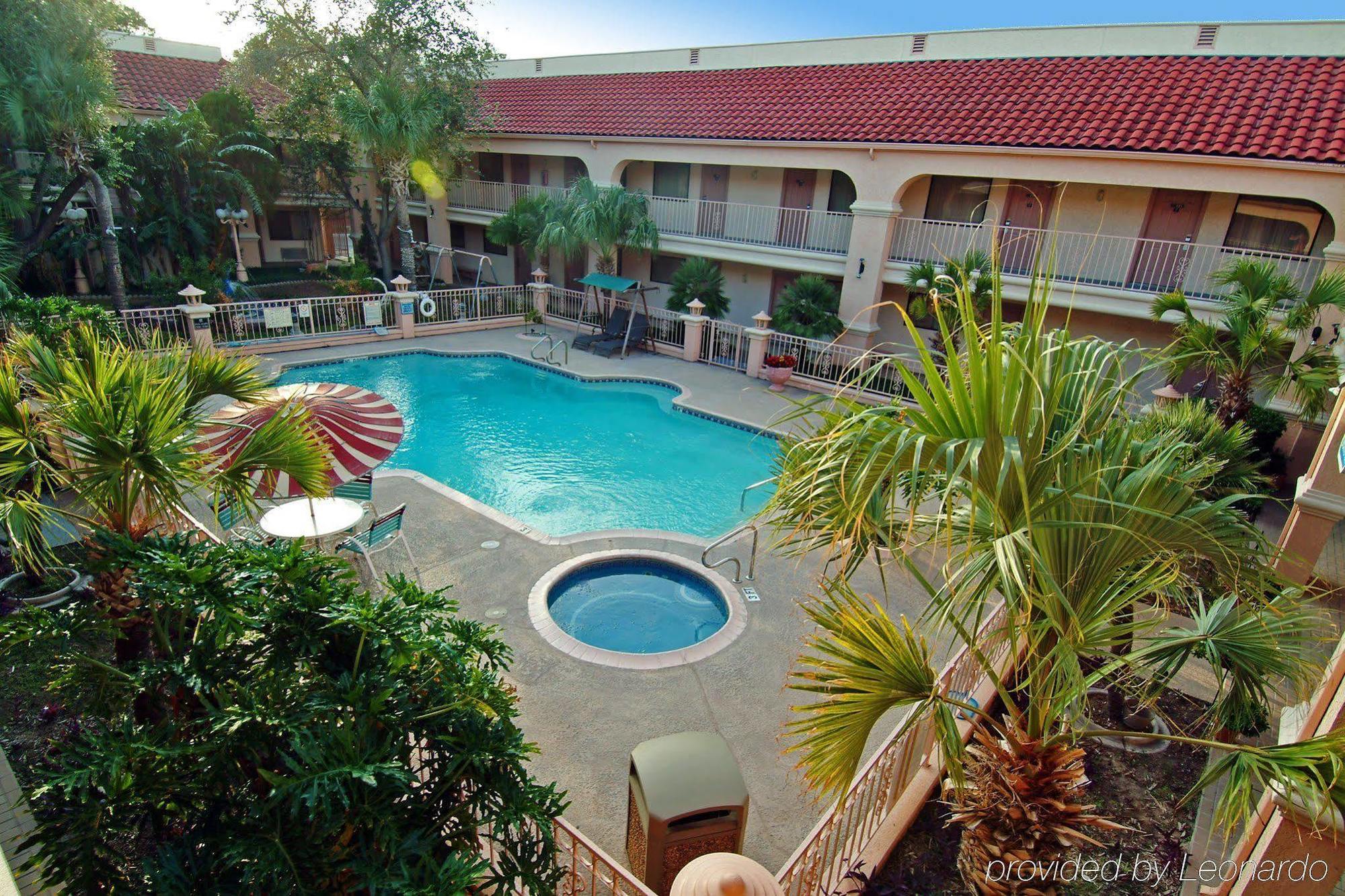 Super 8 By Wyndham Northwest Corpus Christi