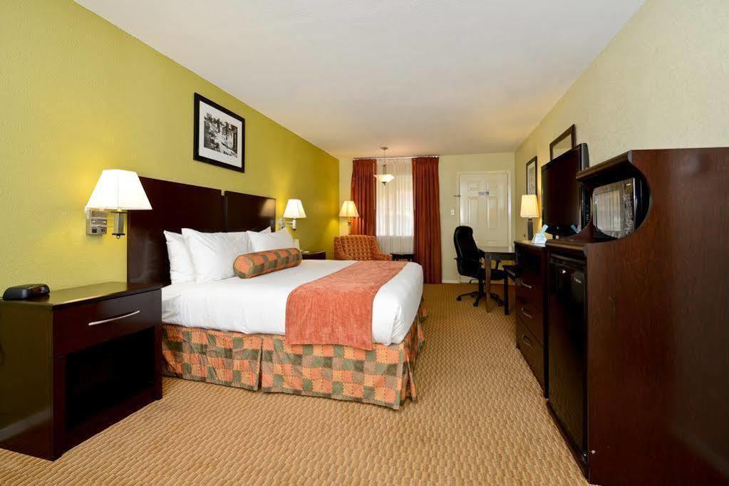 Super 8 By Wyndham Northwest Corpus Christi