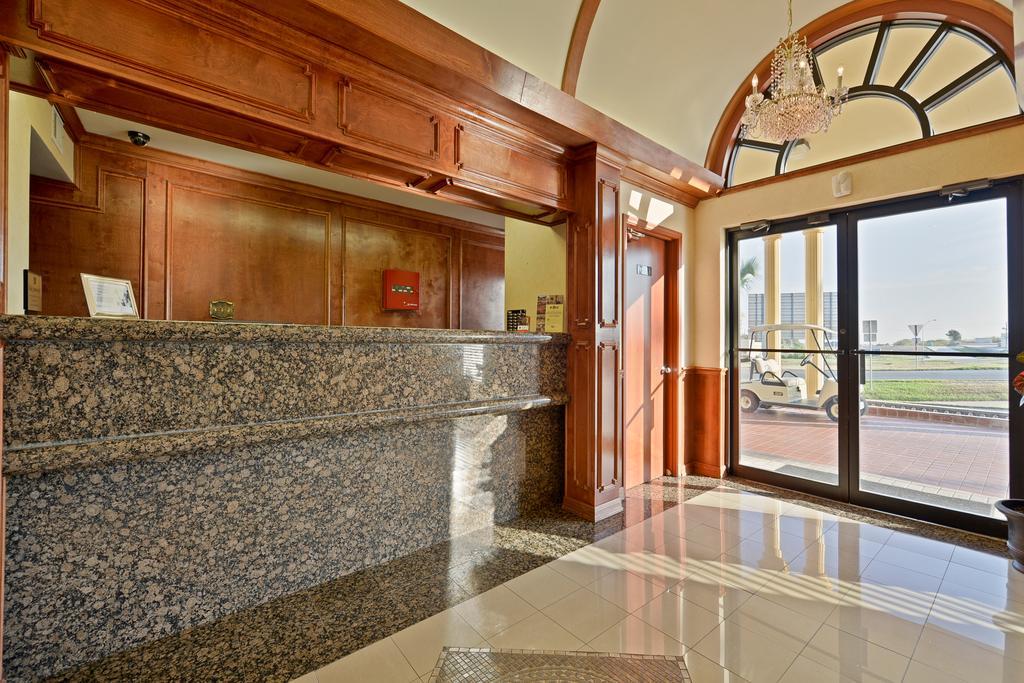 Super 8 By Wyndham Northwest Motel 2*