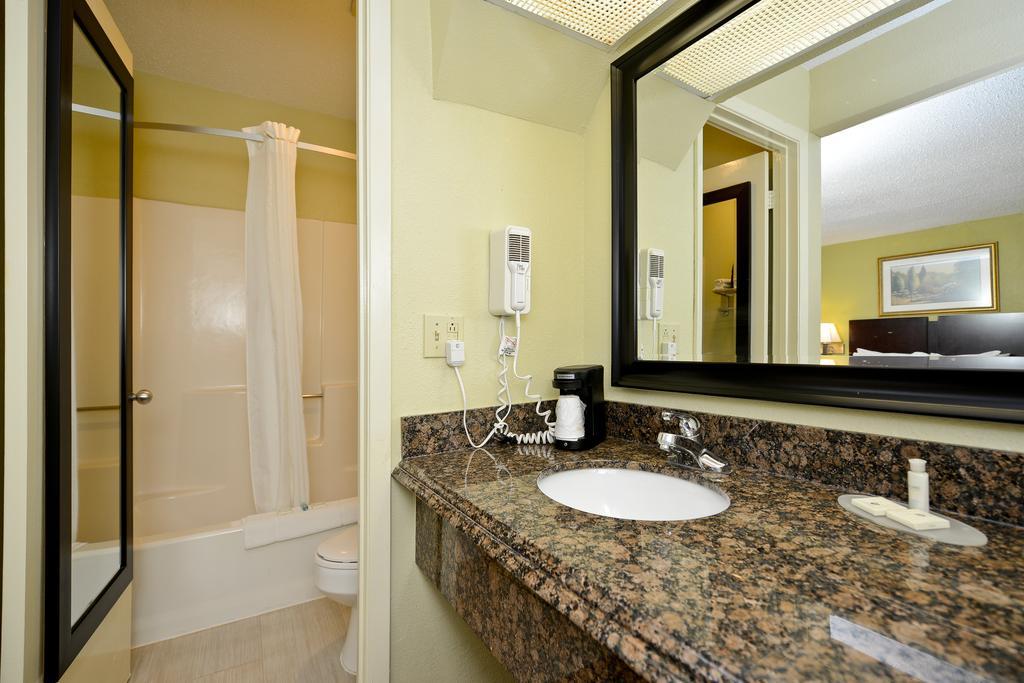 Super 8 By Wyndham Northwest Motel 2*